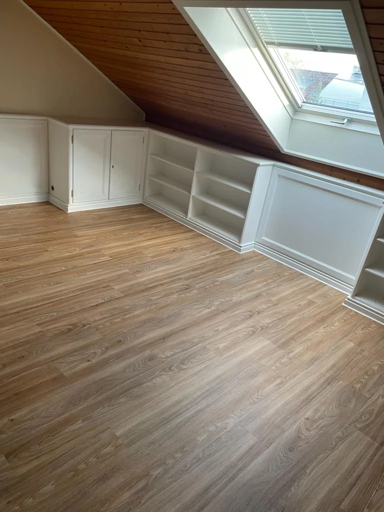 Boden in Holzoptik im Dachgeschoss