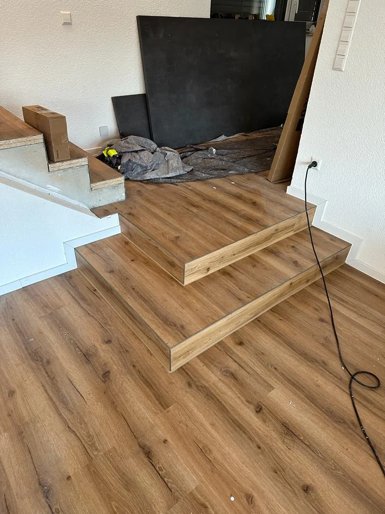 Treppenstufen mit passendem Bodenbelag